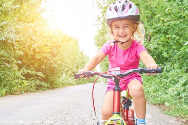 Mädchen am Fahrrad