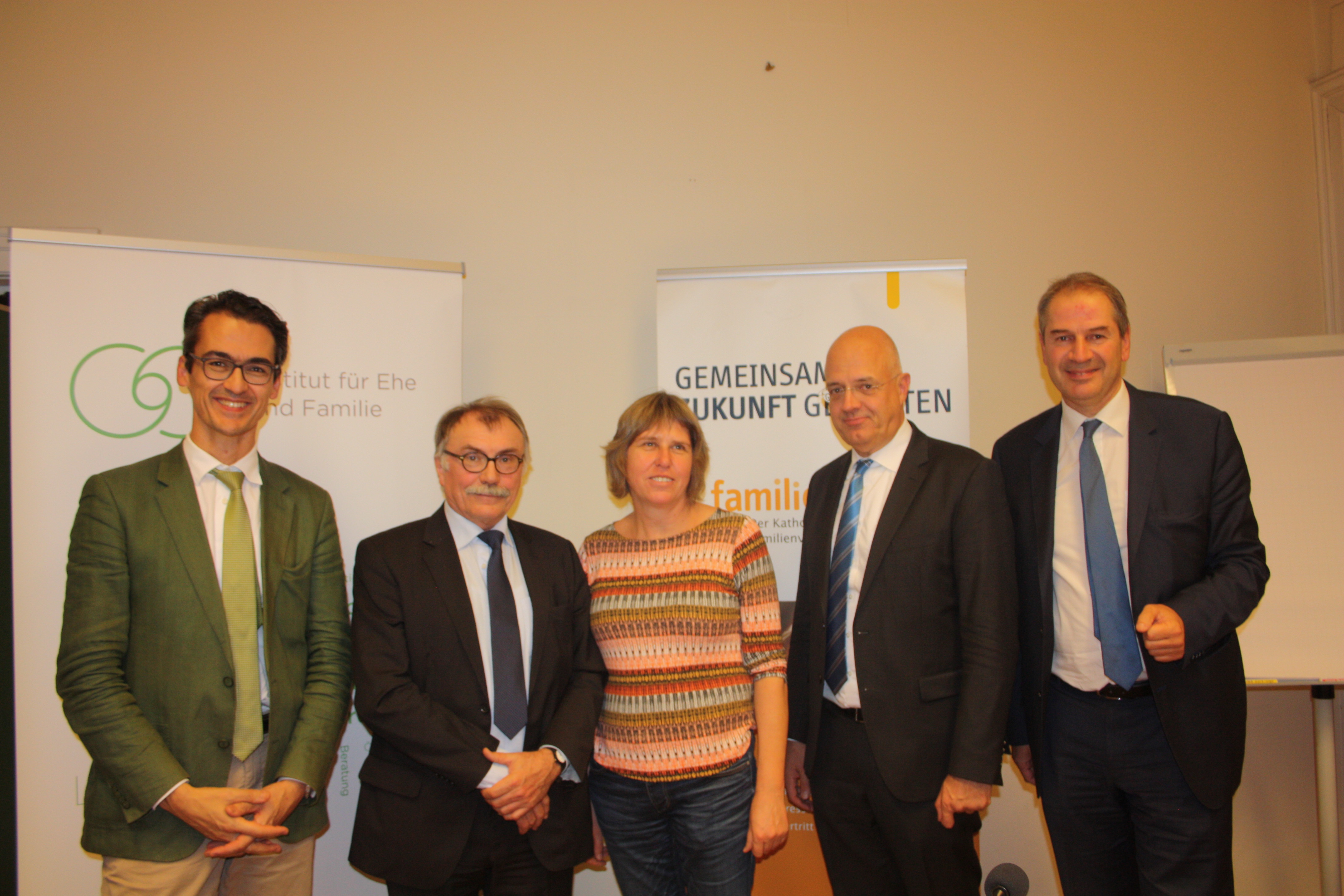 v.l.n.r. Johannes Reinprecht (Direktor IEF), Jürgen Borchert, Rosina Baumgartner (GS Katholischer Familienverband), Wolfgang Mazal, Alfred Trendl (Präsident Katholischer Familienverband)