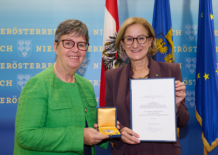 Astrid Ebenberger mit LH Johanna Mikl-Leitner